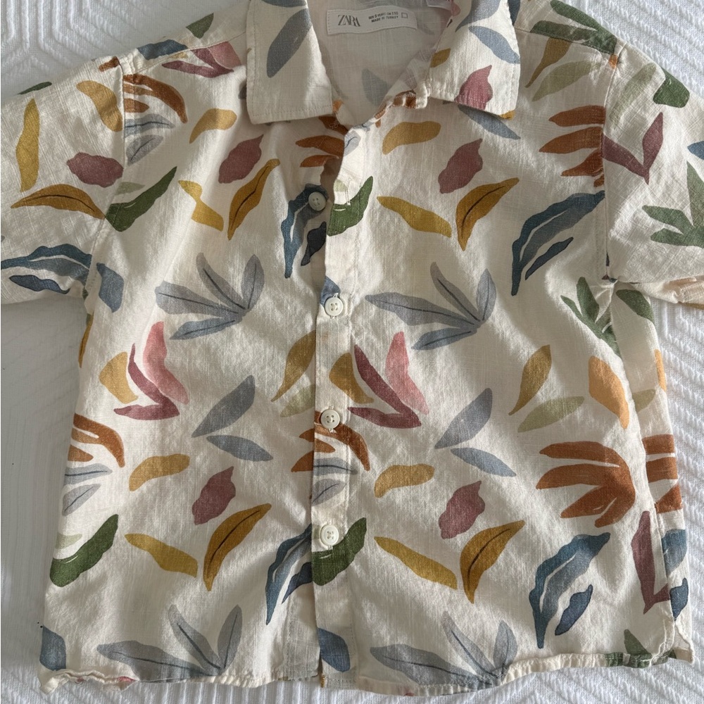 Zara Cream Button-Down Shirt with Multicolor Leaf Print